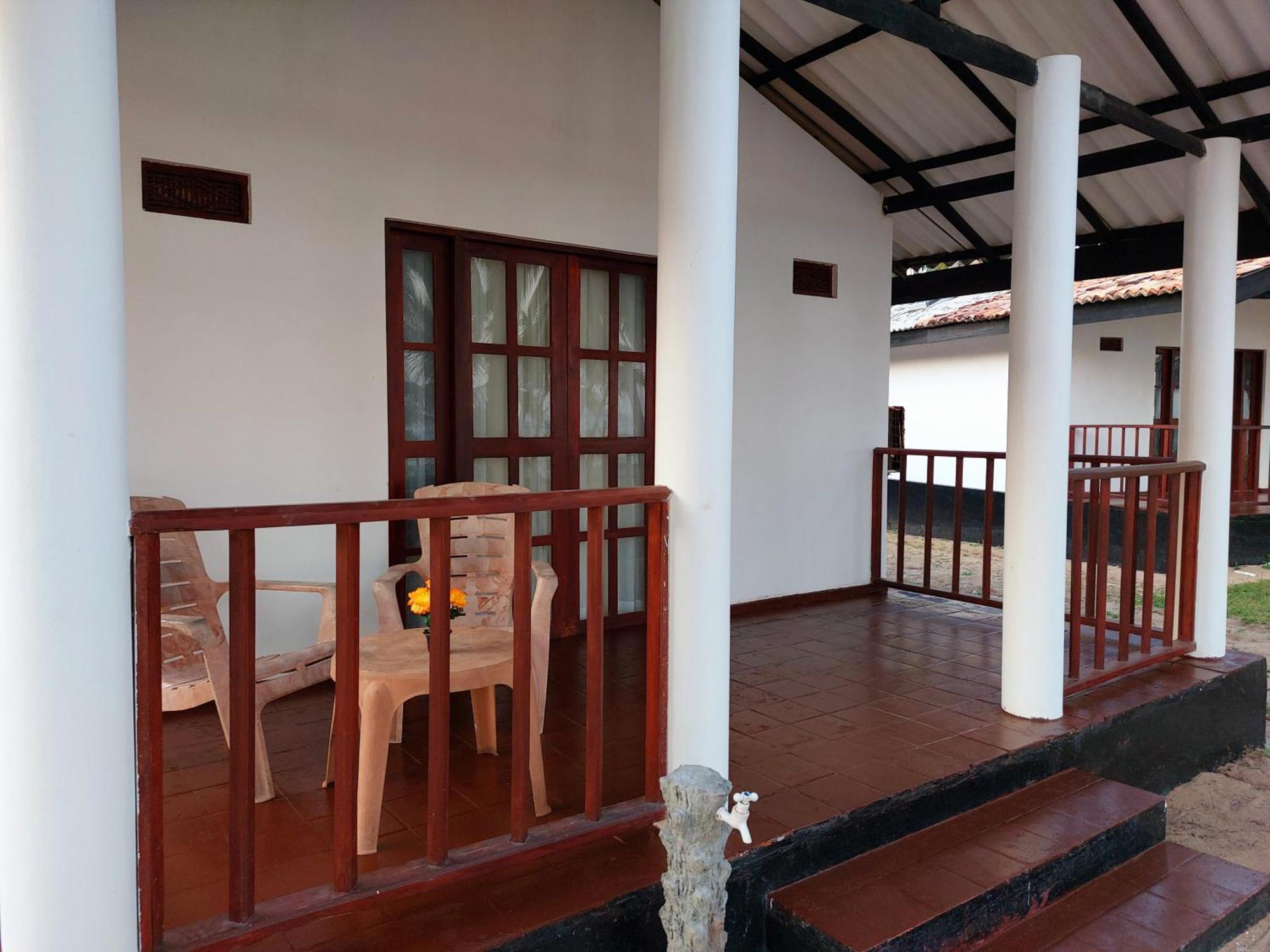 Helios Beach Resort Tangalle Extérieur photo